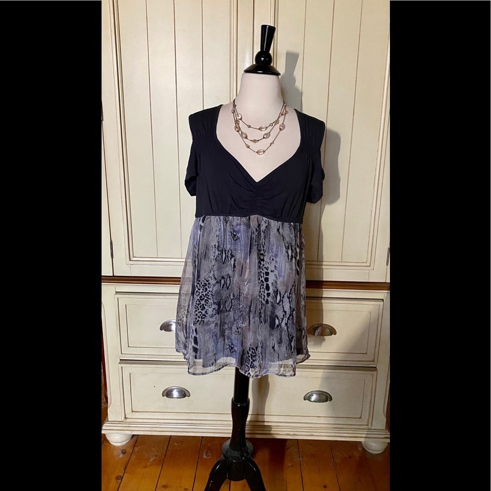⚜️Boston Proper cold shoulder babydoll top⚜️